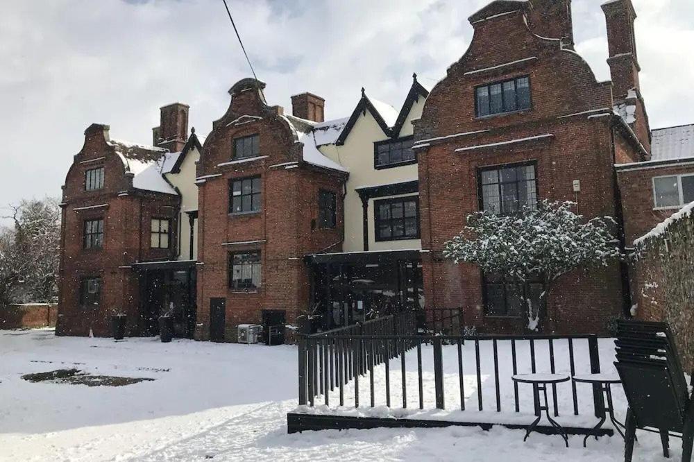 Scole Inn Hotel Дис Екстериор снимка