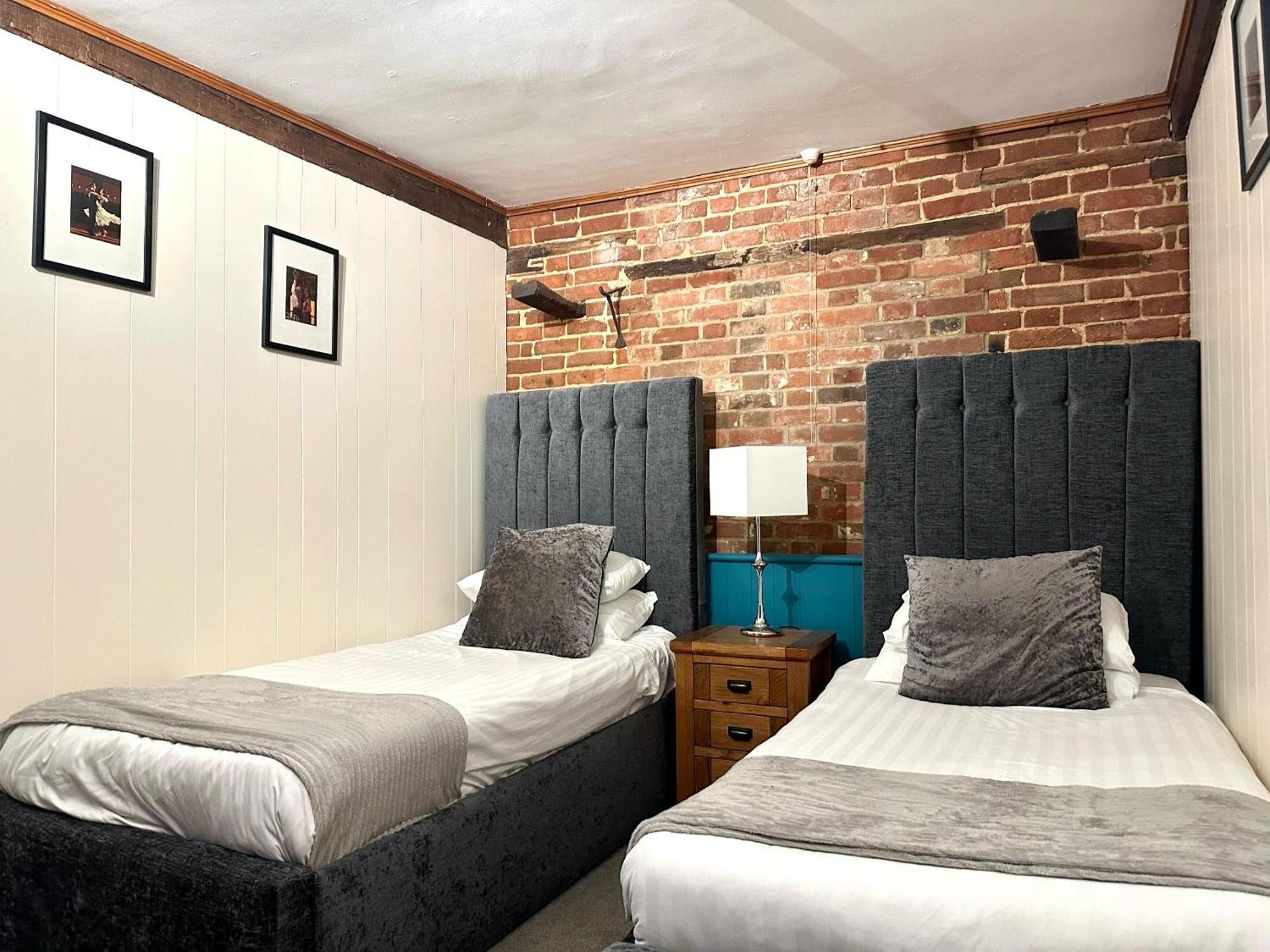 Scole Inn Hotel Дис Стая снимка