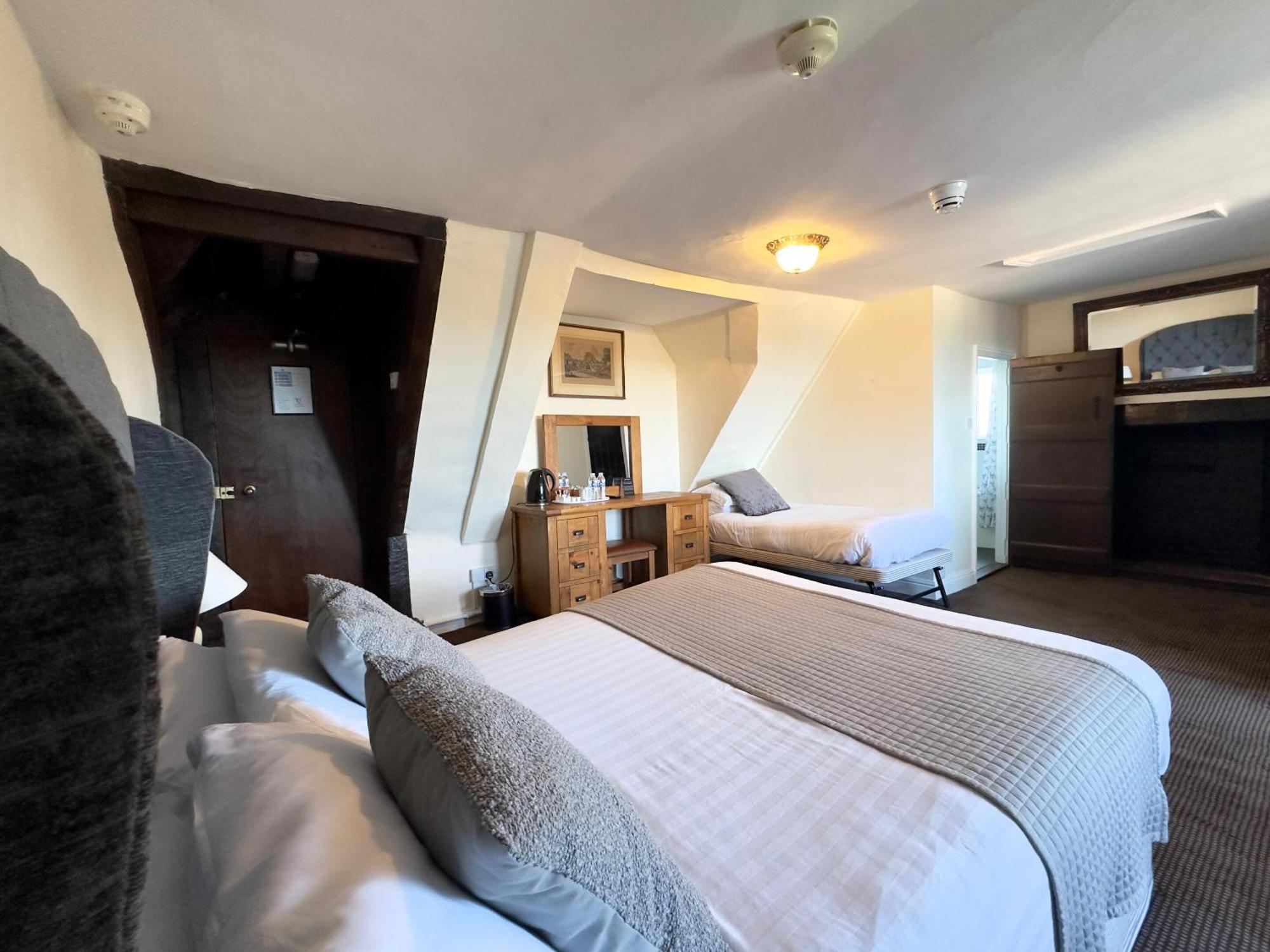 Scole Inn Hotel Дис Стая снимка
