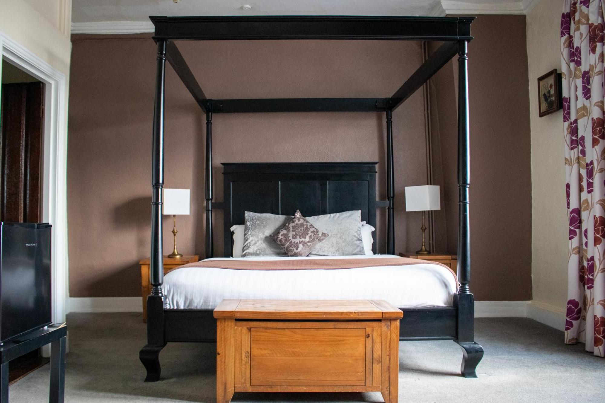 Scole Inn Hotel Дис Екстериор снимка