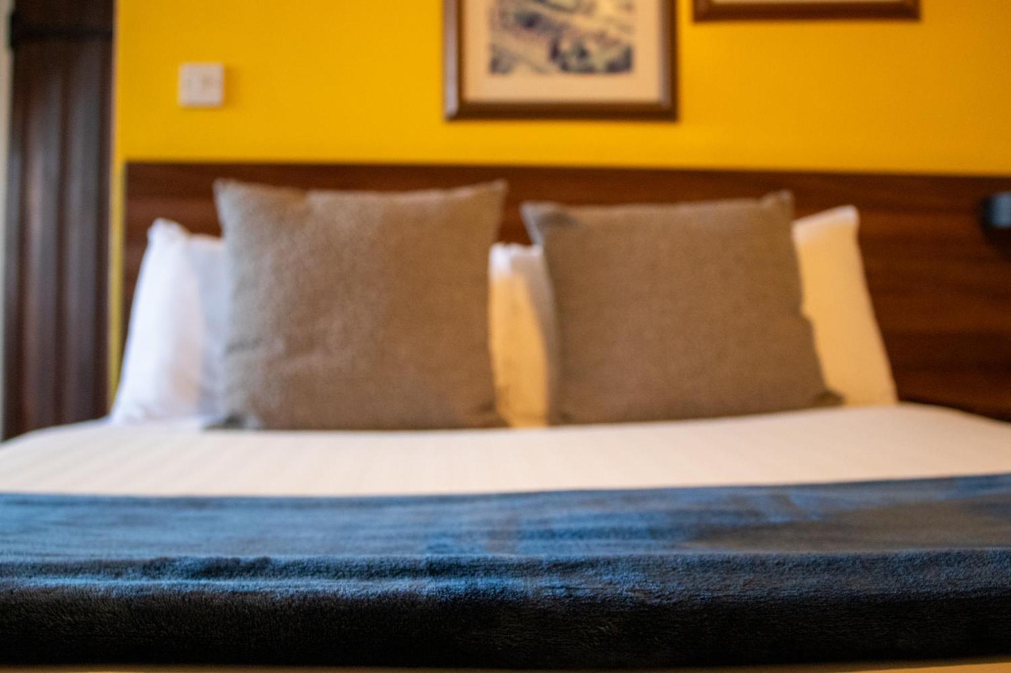 Scole Inn Hotel Дис Стая снимка