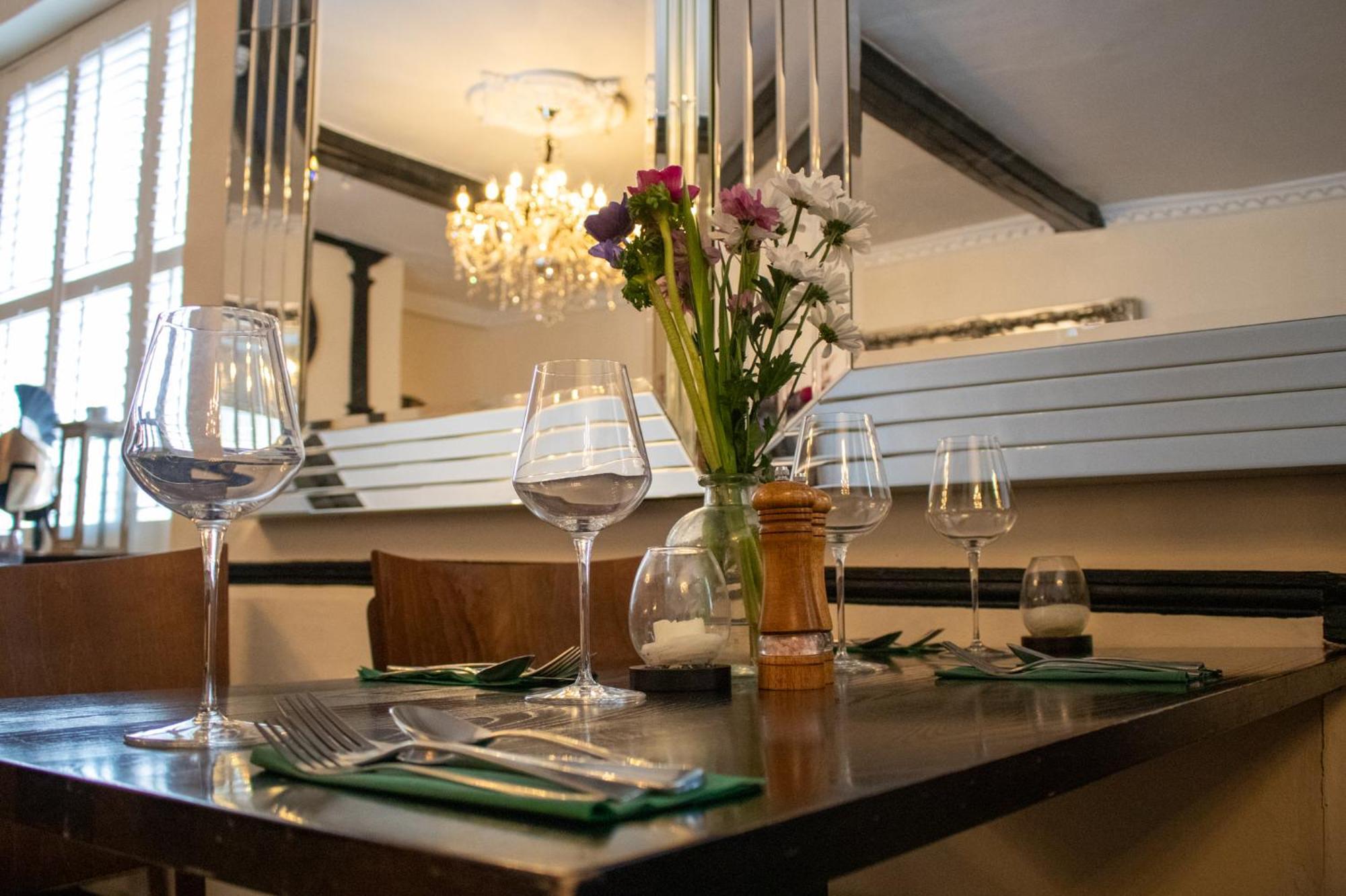 Scole Inn Hotel Дис Екстериор снимка